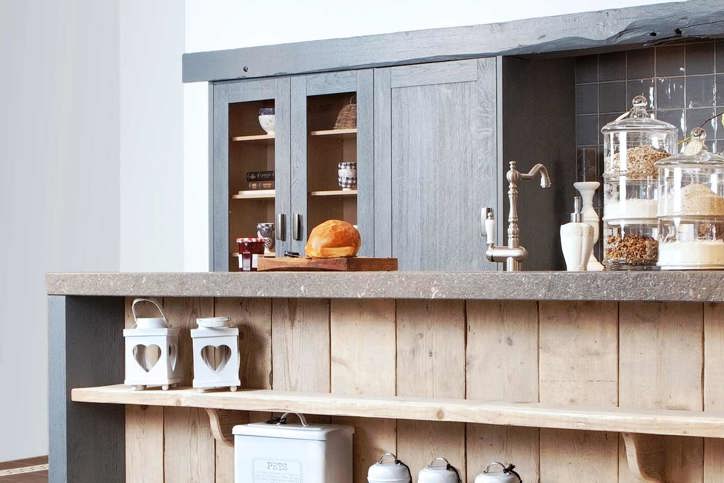 Keuken kleuren. elke ral en sikkenskleur. avanti
