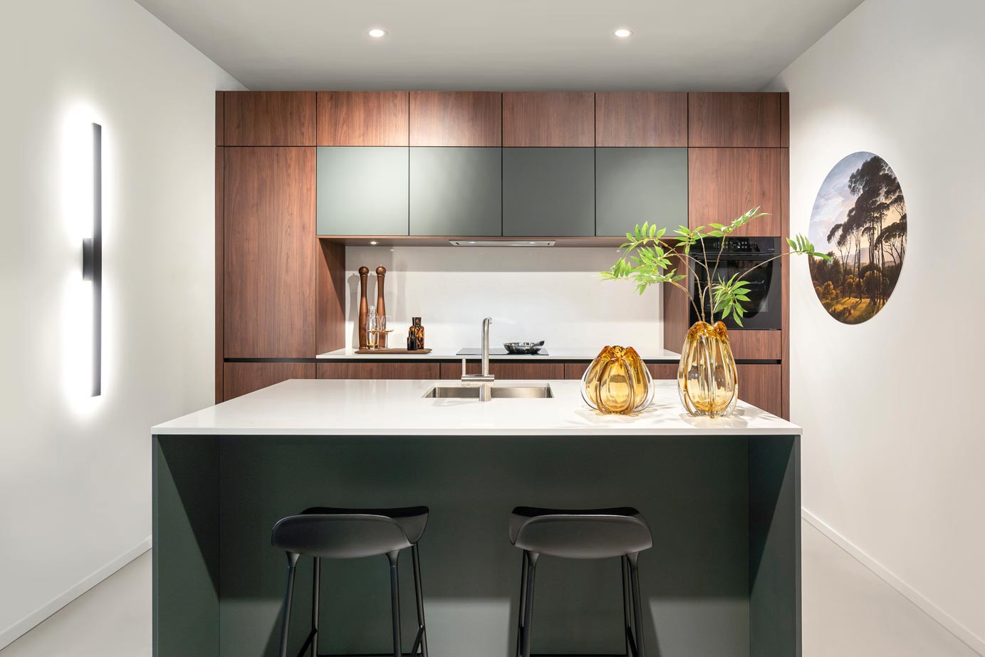 Moderne Keuken Met Houten En Grijze Kasten