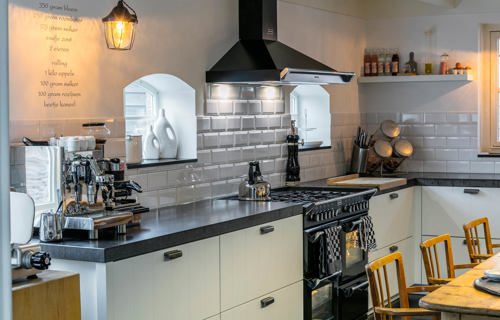 Landelijke keuken met ruime lades