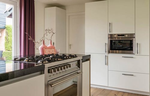 Moderne Keuken Ede met fornuis